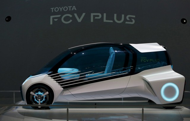  Toyota đang đầu tư rất mạnh vào nguồn nhiên liệu hydro. Concept FCV PLUS này chạy hoàn toàn bằng nhiên liệu hydro thân thiện với môi trường. 