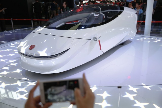  Concept có tên Luxgen này thì trông giống như một tàu vũ trụ hơn là xe hơi. 