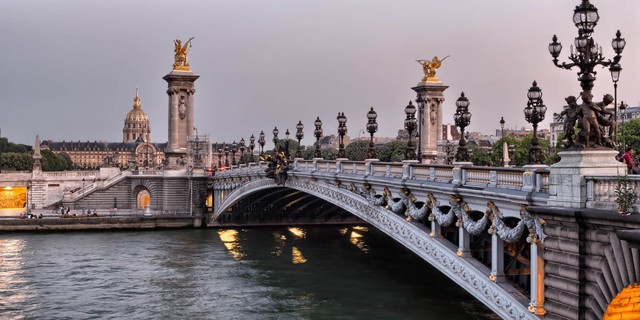  Pont Alexandre III ở Paris, một trong những cây cầu đẹp nhất thế giới. 