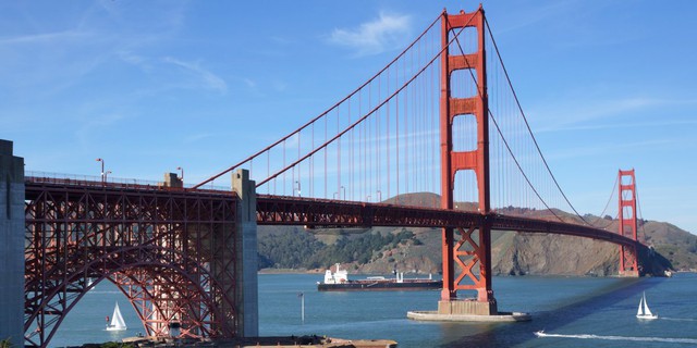  Cây cầu Golden Gate đã quá nổi tiếng và là biểu tượng của San Francisco trong nhiều thập kỷ qua. 