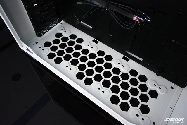  Hai vị trí lắp Radiator 360 trên vỏ case In Win 360. 