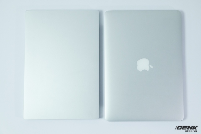  Mang Mi Notebook Air ra ngoài quán cafe, có lẽ sẽ không ai biết bạn đang dùng laptop hãng gì. Với MacBook Pro thì ngược lại. 