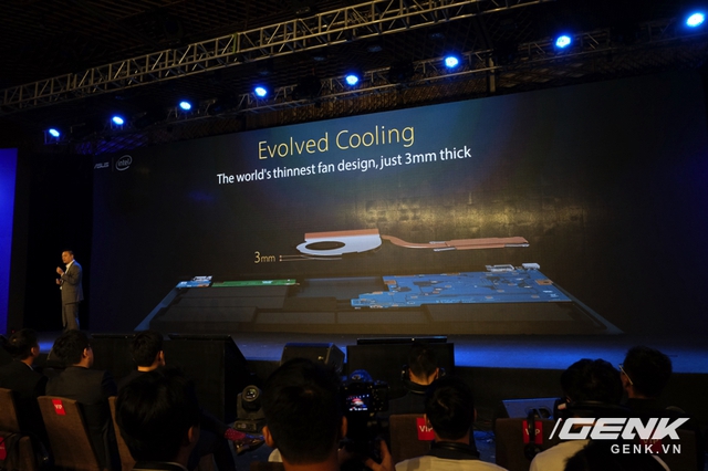  ZenBook 3 vẫn có quạt tản nhiệt, mỏng chỉ 3 mm. 