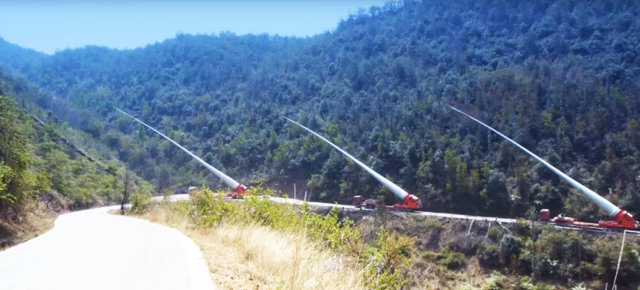  Đỉnh núi có độ cao trên 2,7km và đường lên dài khoảng 5,4km. Đây là một con đường khó đi đầy dốc cao quanh hẻm núi với những khúc cua gấp. 