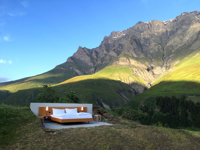  Nằm ở độ cao 1970 km so với mực nước biển, Null Stern nằm ở khoảng giữa dãy núi Alps Thụy Sĩ. Một đêm tại khách sạn này có giá 210 USD. 