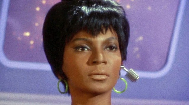  Chiếc tai nghe điện đàm của Uhura trong Star Trek 
