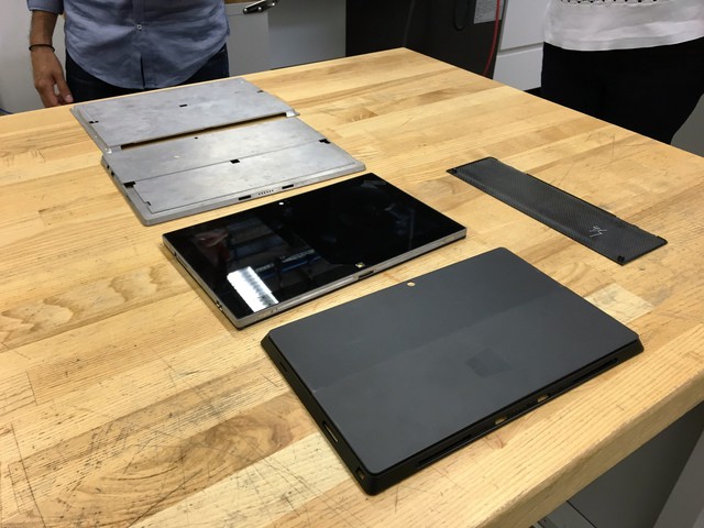 Các bản mẫu của chiếc Surface đầu tiên. 