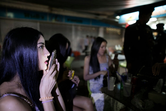 iPhone và các thiết bị công nghệ đã thay đổi bộ mặt của ngành mại dâm ở Hong Kong.