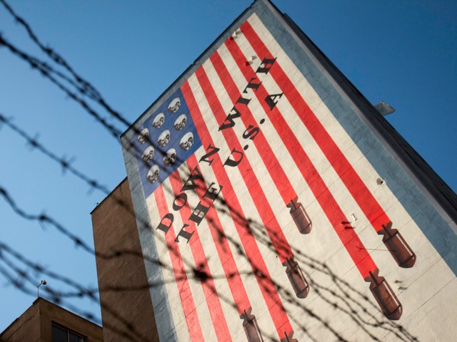 Khẩu ngữ chống lại Mỹ trên một bức tường tại Tehran, Iran