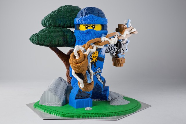  Lego cũng tái tạo lại Jay Walker, một nhân vật từ bộ phim hoạt hình Lego Ninjago: Masters of Spinjitzu được chiếu trên Cartoon Network 