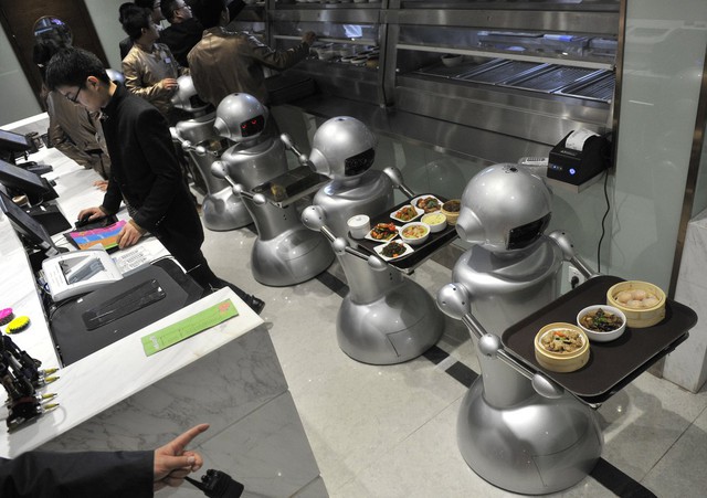  Một nhà ăn theo phong cách “Wall-E” tại thành phố Hợp Phì, sử dụng 30 robot như trên hình để phục vụ đến khách hàng cùng lúc. 