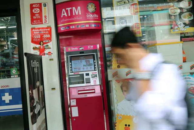  Thái Lan đang truy tìm một người Nga bị nghi trộm hàng tỷ tiền từ các máy ATM. 
