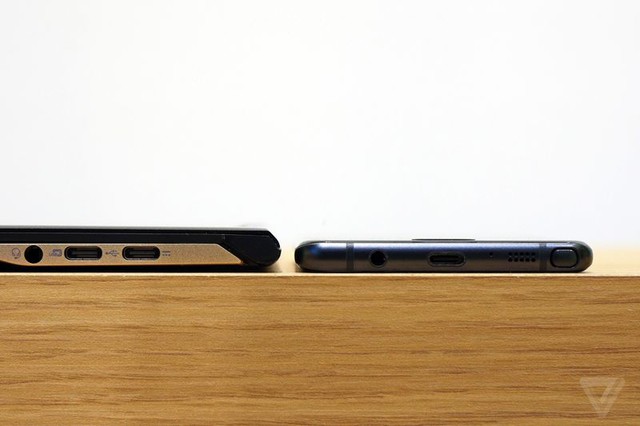  Laptop mỏng nhất thế giới so sánh với Samsung Galaxy Note7. 