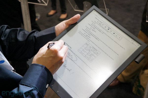 Ảnh và video thực tế Digital Paper: Sách số độc đáo dùng màn hình dẻo E-Ink dẻo của Sony
