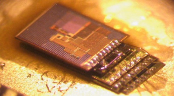 Smart dust - hãy tưởng tượng một máy tính hoàn chỉnh nhỏ hơn một hạt bụi!