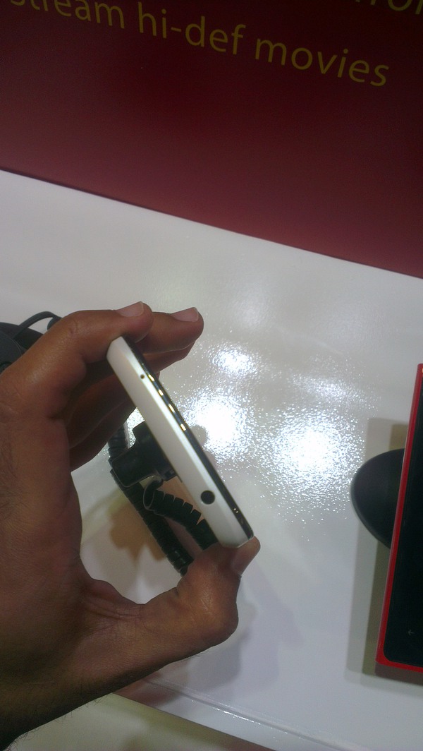 Nexus 4 màu trắng lộ diện ngay trước thềm Google I/O 2013 (Cập nhật: Video trên tay và ảnh thực tế) 5