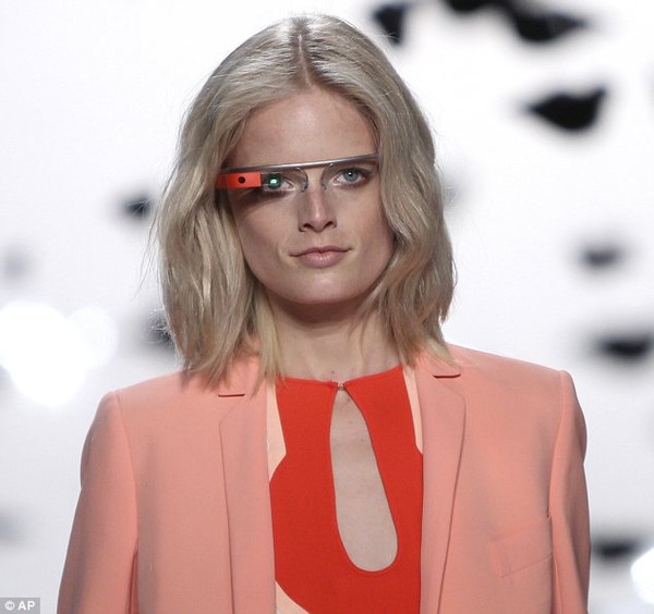 Khi phái nữ cũng quan tâm đến Google Glass 5