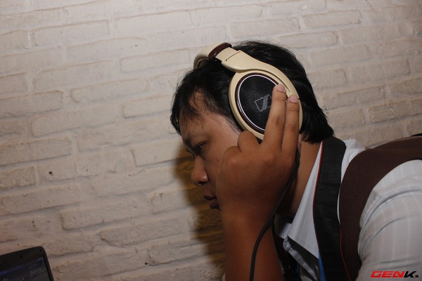 Giới Audiophile Sài Gòn hào hứng với tai nghe in-ear "khủng" của Sennheiser 10
