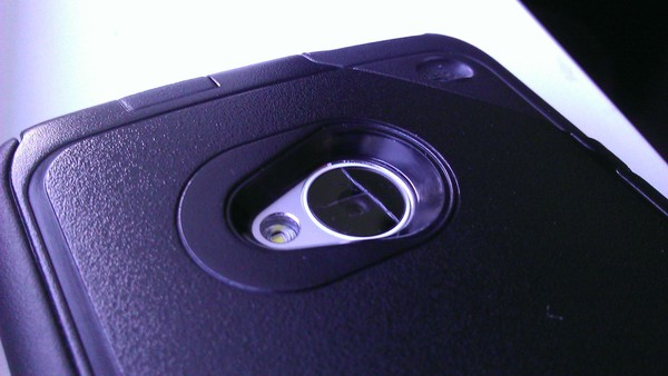 Vừa ra mắt, HTC One dính nghi vấn về chất lượng gia công 3