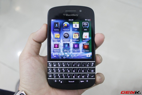 Mở hộp BlackBerry Q10 phiên bản thương mại tại Việt Nam 3
