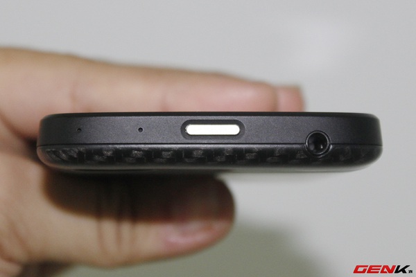 Mở hộp BlackBerry Q10 phi&ecirc;n bản thương mại tại Việt Nam 8