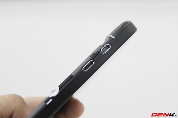 Mở hộp BlackBerry Q10 phi&ecirc;n bản thương mại tại Việt Nam 6
