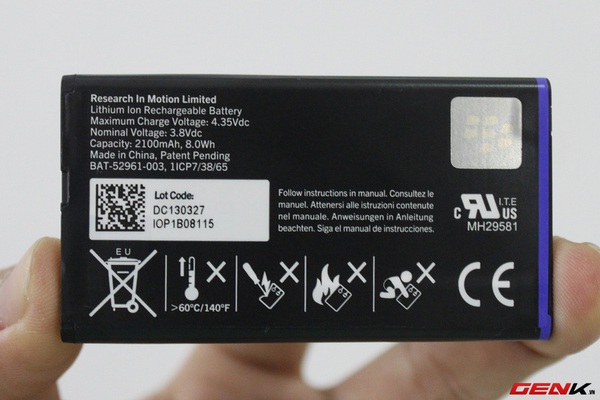 Mở hộp BlackBerry Q10 phi&ecirc;n bản thương mại tại Việt Nam 18
