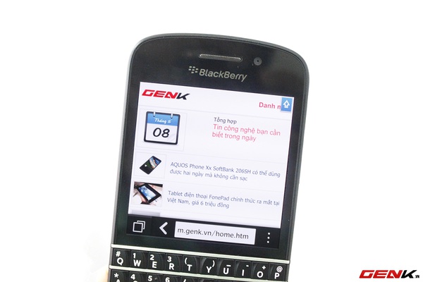 Mở hộp BlackBerry Q10 phi&ecirc;n bản thương mại tại Việt Nam 20