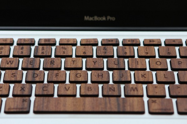 Đổi gió cho MacBook với bàn phím gỗ 3