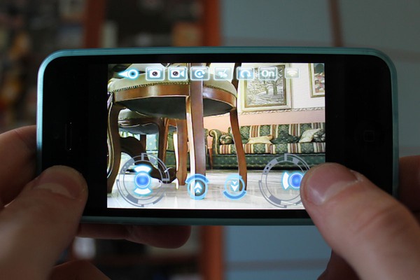 iSpy – Xe tăng đồ chơi tích hợp camera quay lén cho iPhone 2