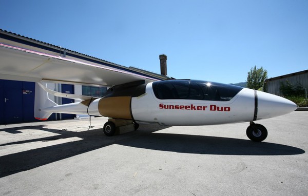 Sunseeker chế tạo máy bay hai chỗ đầu tiên chạy bằng năng lượng mặt trời 1