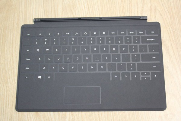 Đập hộp Microsoft Surface đầu tiên về Hà Nội 22
