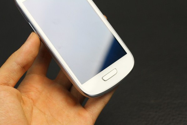 Đập hộp Samsung Galaxy S III mini tại VN: Nhỏ gọn, gi&aacute; 9 triệu đồng 6