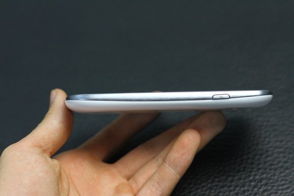 Đập hộp Samsung Galaxy S III mini tại VN: Nhỏ gọn, gi&aacute; 9 triệu đồng 9