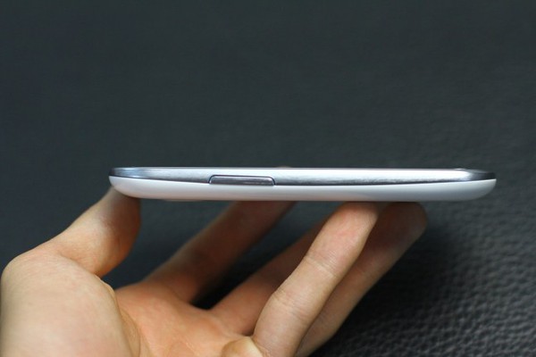 Đập hộp Samsung Galaxy S III mini tại VN: Nhỏ gọn, gi&aacute; 9 triệu đồng 10