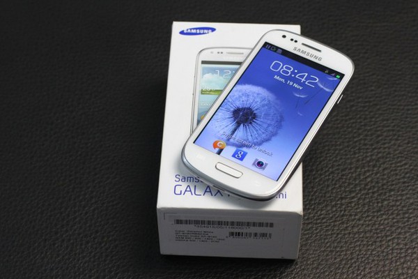 Đập hộp Samsung Galaxy S III mini tại VN: Nhỏ gọn, gi&aacute; 9 triệu đồng 17