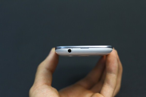 Đập hộp Samsung Galaxy S III mini tại VN: Nhỏ gọn, gi&aacute; 9 triệu đồng 18