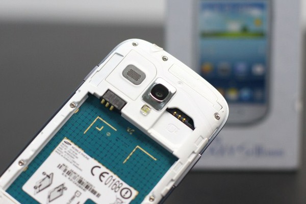 Đập hộp Samsung Galaxy S III mini tại VN: Nhỏ gọn, gi&aacute; 9 triệu đồng 21
