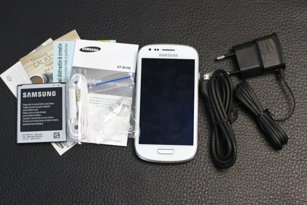 Đập hộp Samsung Galaxy S III mini tại VN: Nhỏ gọn, gi&aacute; 9 triệu đồng 1