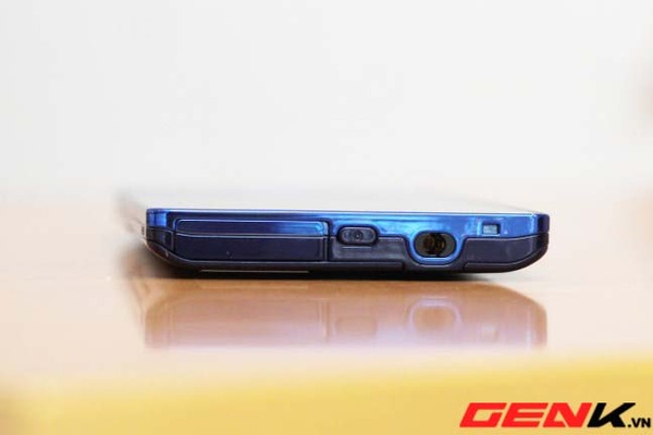 Sharp Aquos Phone Zeta SH-02E: Điện thoại đầu tiên có màn hình IGZO về VN 10