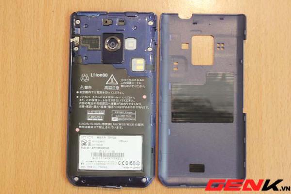 Sharp Aquos Phone Zeta SH-02E: Điện thoại đầu tiên có màn hình IGZO về VN 18