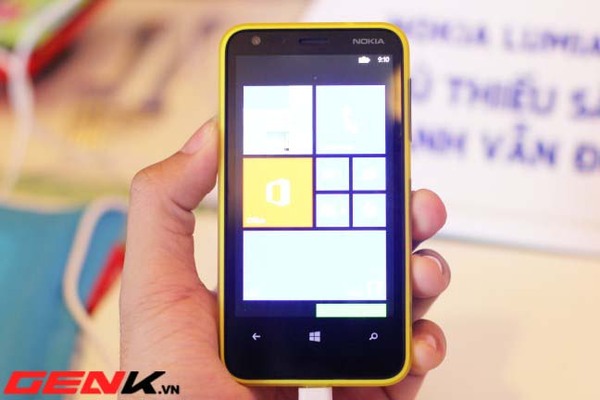 Cận cảnh Nokia Lumia 620 tại Hà Nội 21