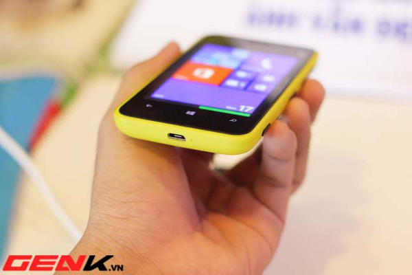 Cận cảnh Nokia Lumia 620 tại Hà Nội 24