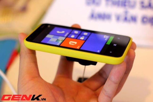 Cận cảnh Nokia Lumia 620 tại Hà Nội 3