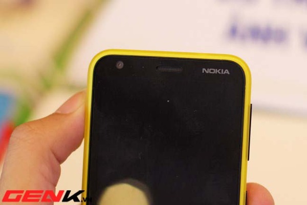 Cận cảnh Nokia Lumia 620 tại Hà Nội 5