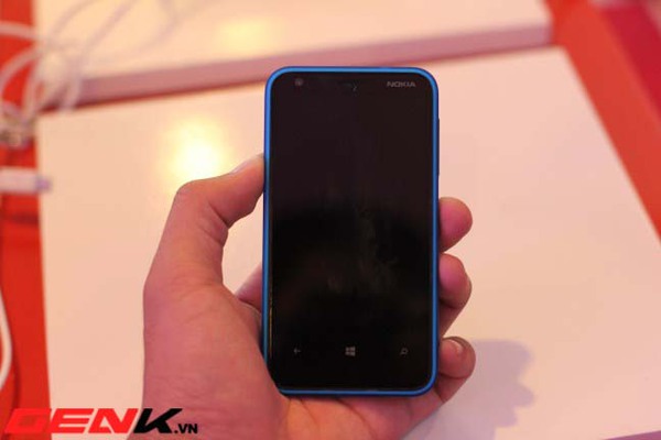 Cận cảnh Nokia Lumia 620 tại Hà Nội 8