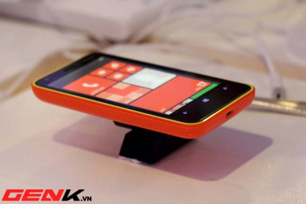 Cận cảnh Nokia Lumia 620 tại Hà Nội 11