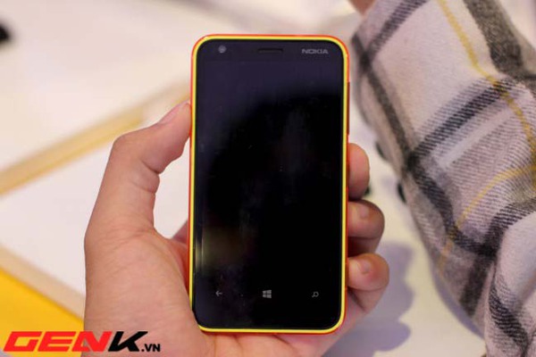 Cận cảnh Nokia Lumia 620 tại Hà Nội 12