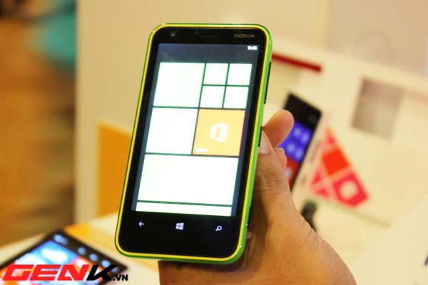 Cận cảnh Nokia Lumia 620 tại Hà Nội 18