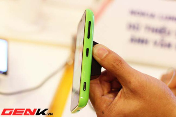 Cận cảnh Nokia Lumia 620 tại Hà Nội 19